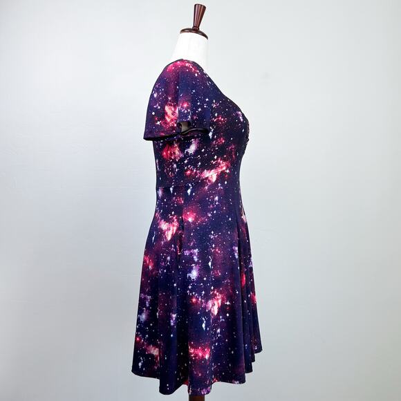 Torrid Galaxy Space Sweetheart Neckline Short Sleeve Purple Dress - Picture 4 of 8
